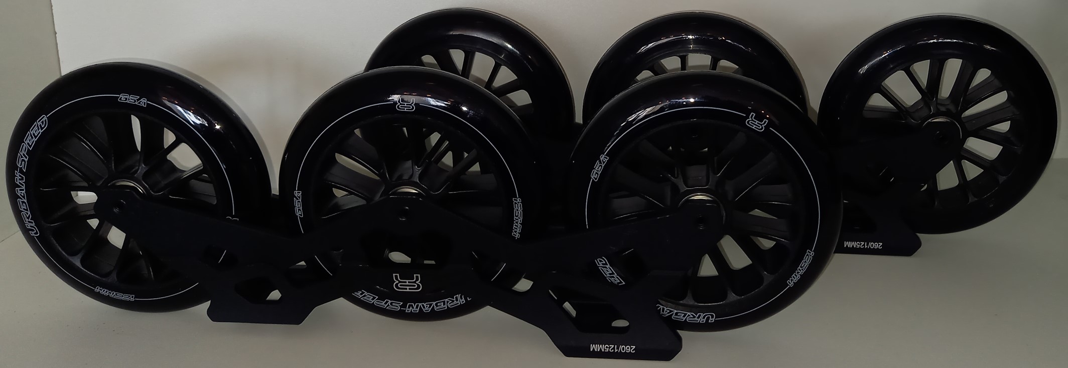 a pair of FR1 325 full frame and wheel set